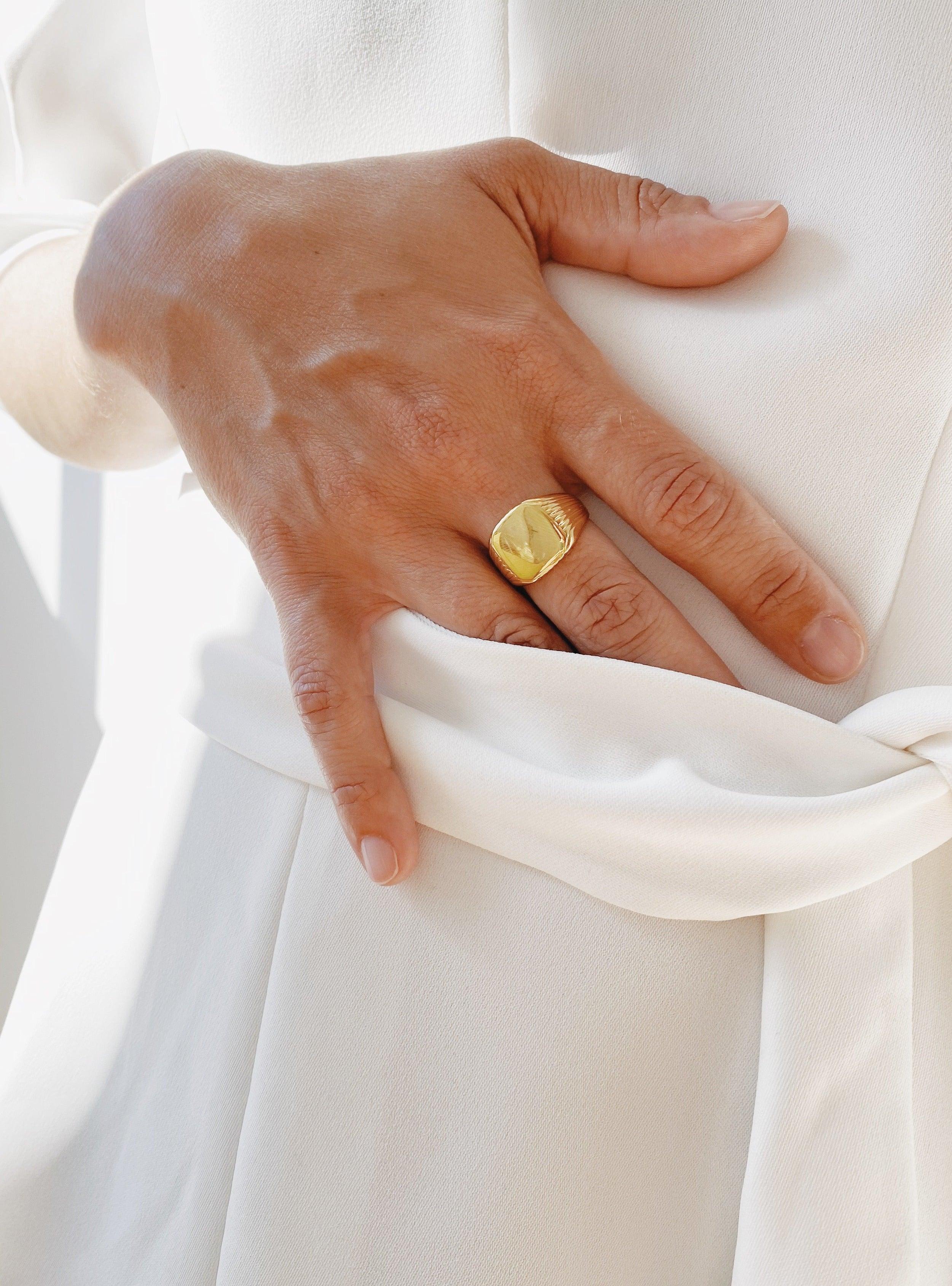 Zoe Signet Ring